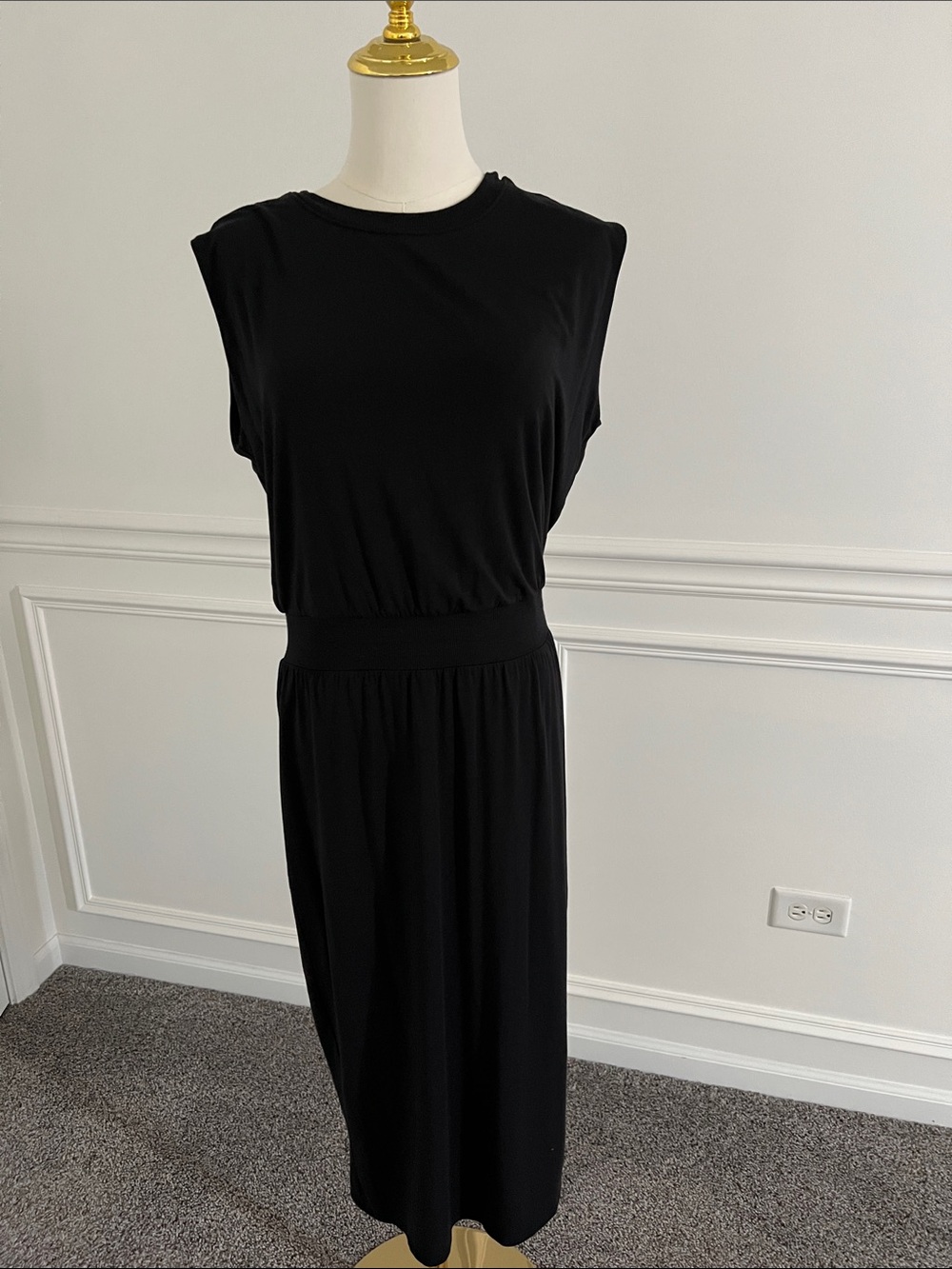 Black Sleeveless Midi Dress - Classic Everyday Style